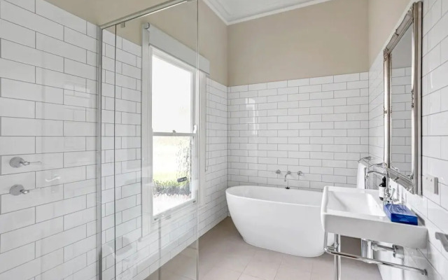 Grandview Accommodation - The Elm Tree Apartments