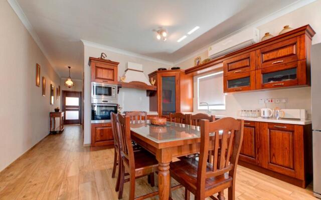 Modern Seaside 2 BR APT w Spectacular Views