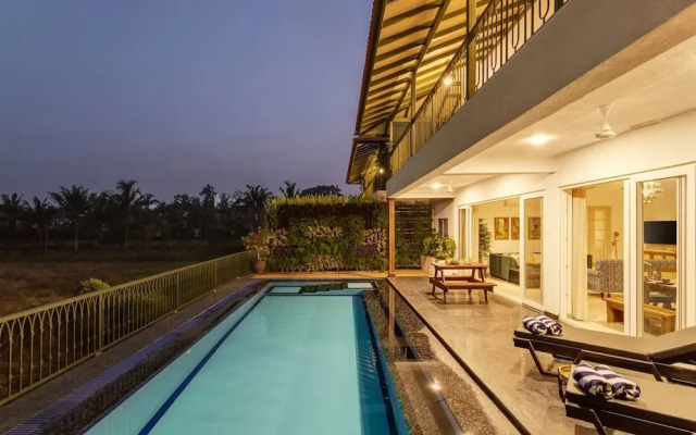 Field View Villa With Pool Perfect for Big Groups