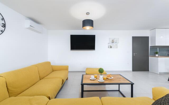 Twins III in Crikvenica