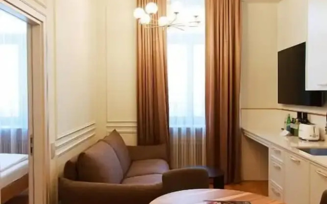 Roze Center Apartments