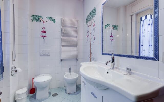 Vatican House - Near Metro Station