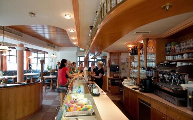 Gasthof Pension - Café Konditorei Hassler