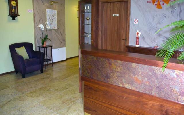 Отель Hotel i Restauracja Kochanów