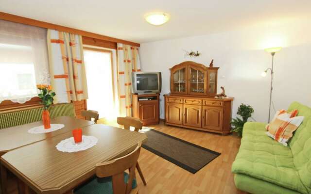 Apartment In Uderns With Balcony Cot Heating Parking