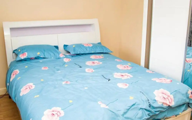 2bed House- Dudley-garden-wifi-tv