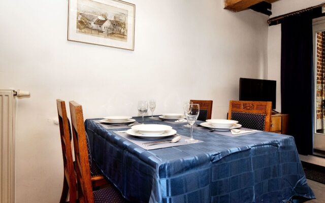 Lovely Holiday Home in Richelle with Barbecue