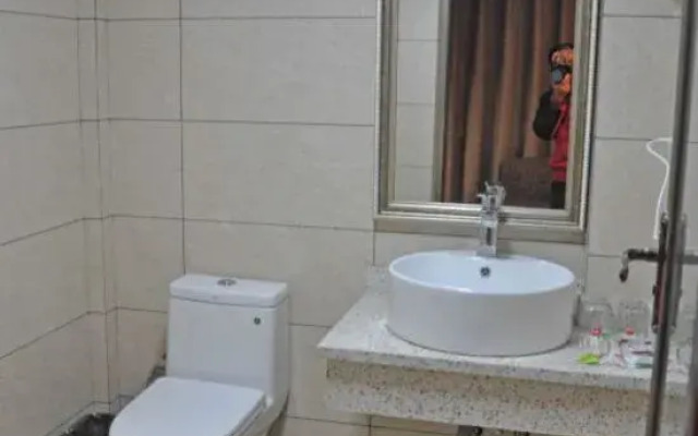 Lujiang Luping Business Hotel