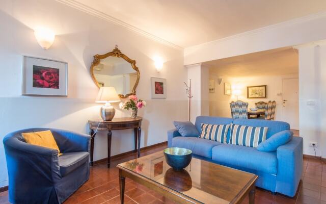 RSH Giulia Large Piazza Navona Apartment