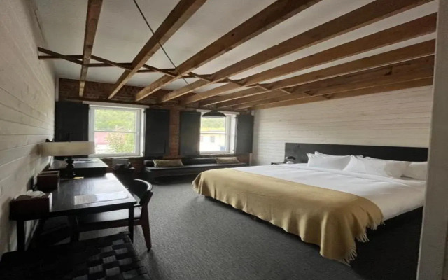 Eleven Revelstoke Lodge