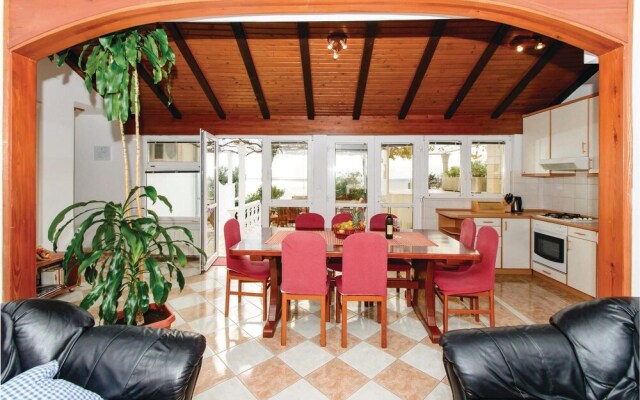 Beautiful Home in Dubrovnik With Wifi and 4 Bedrooms