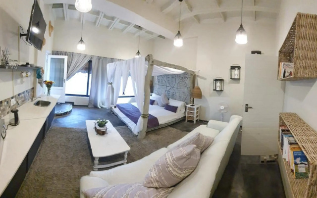 Bedrock Honeymoon Studio En-suite