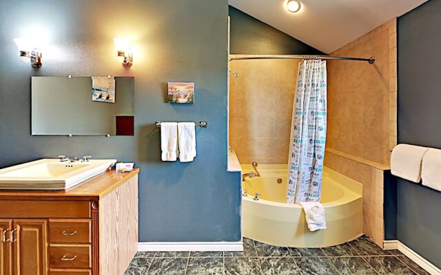 121 12Th Street - Three Bedroom Home