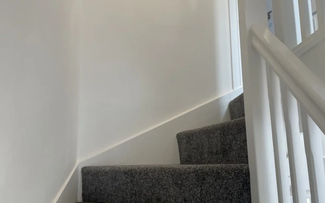 Beautiful 3-bed House in Derby With Parking