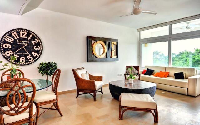 Luxurious & Central Condo In Playa Steps From The Beach