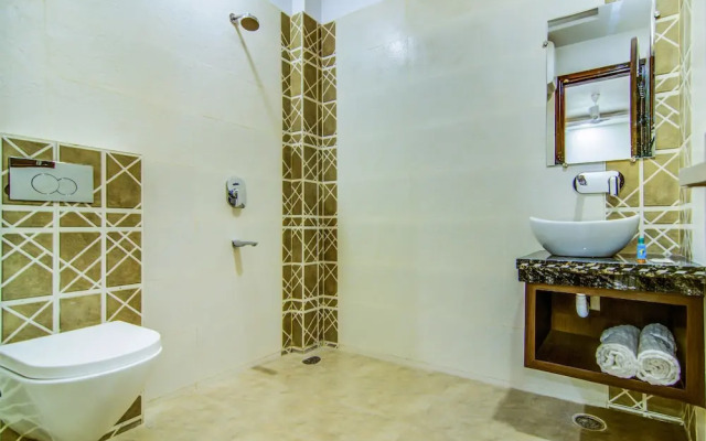Fabhotel Nayyar Inn