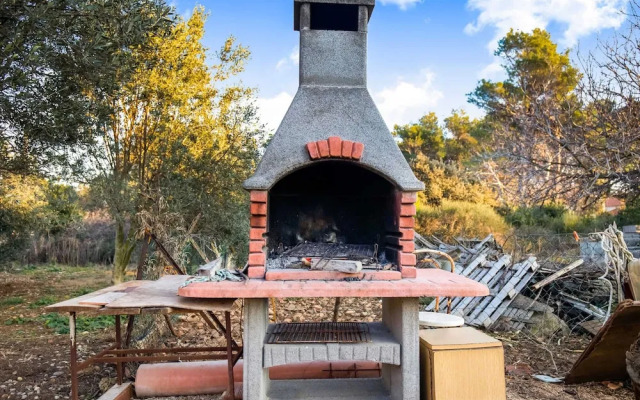 Delightful Apartment in Vir With Garden