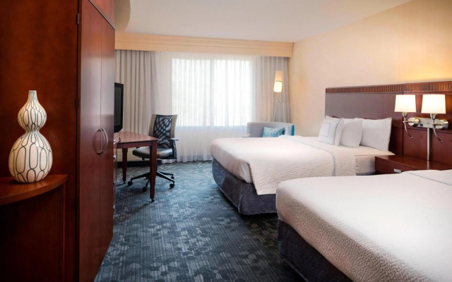 Courtyard by Marriott Kansas City Shawnee