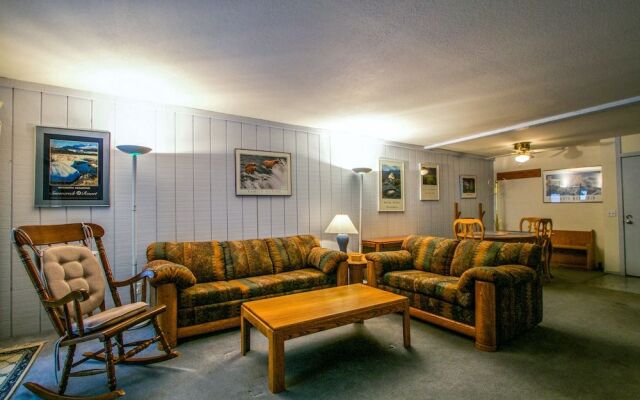 Summit 41 Spacious and Stones Throw to Eagle Lodge by RedAwning