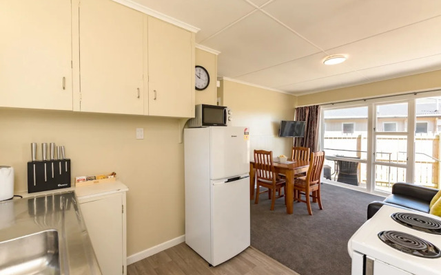 Waitangi Beach Bach 30A