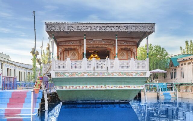 GuestHouser 1 BR Houseboat 126f