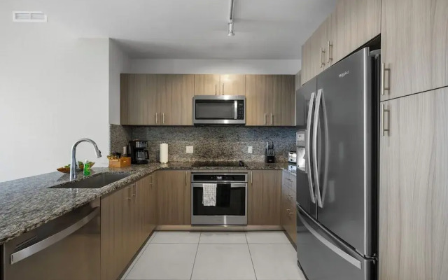 Spacious 2-Bedroom Condo at Doral Park