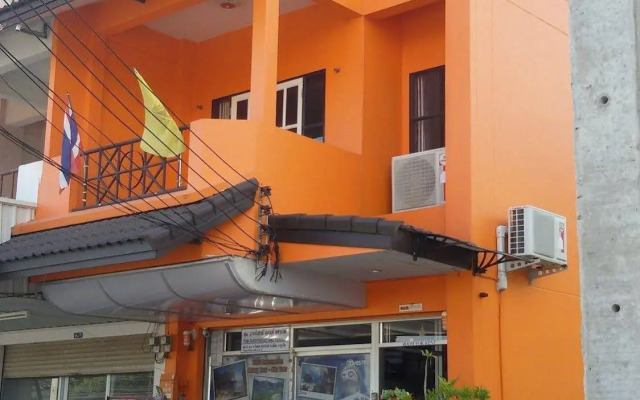 Luna Guesthouse and Travel