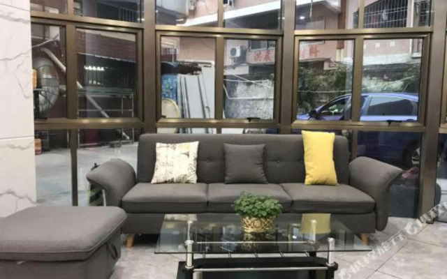 Ala Zhuoying Hotel (Foshan Nanhai Hongwei Building)