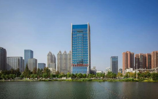 Vienna International Hotel (Wuhan Workers' Culture Palace Jiyuqiao Metro Station)