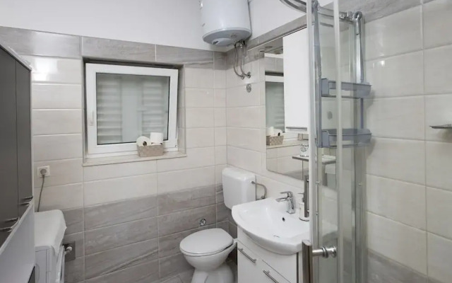 Apartment Mia - Two Bedroom Apartment With Balcony