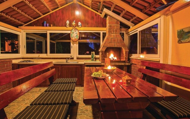 Awesome Home in Vinez With Wifi and 7 Bedrooms