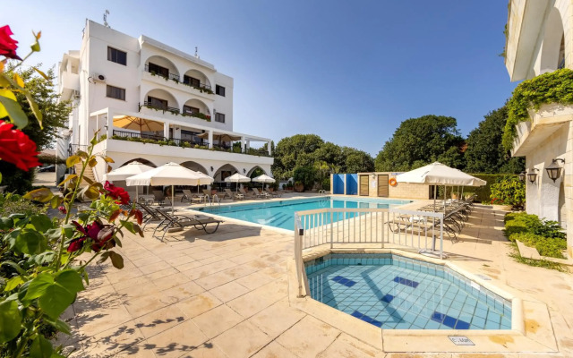 Stephanos Hotel Apts