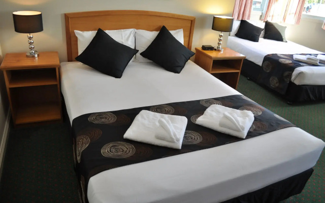 Meadowbrook Hotel