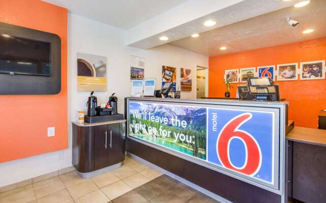 Motel 6 Lakewood, CO - Denver