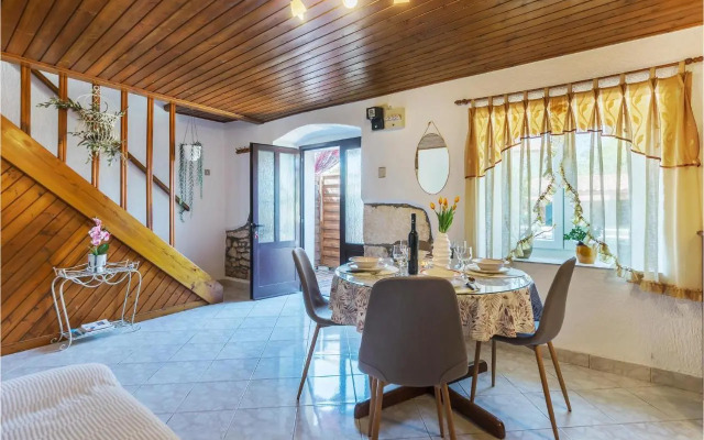 Holiday home Pinezici I