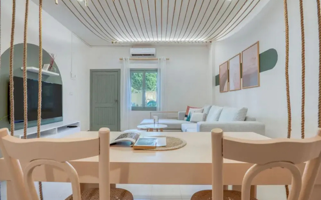 Agrius - Elegant Studio & Balcony in Batroun