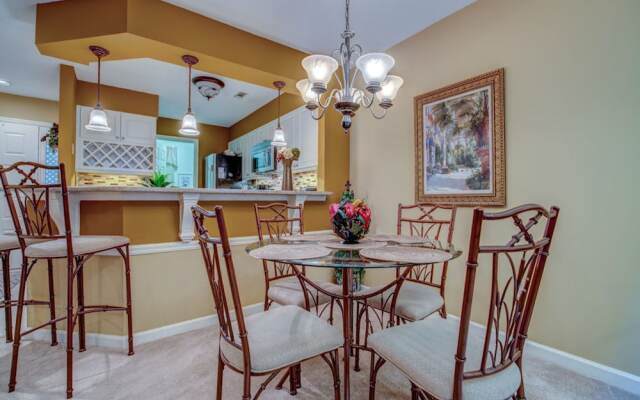 Colonnade Club 200 by Vtrips