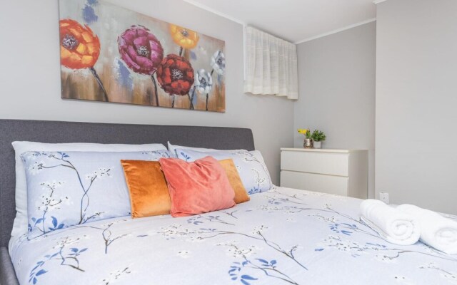 Cozy 1BR Apartment With a King Bed Near Downtown Ottawa