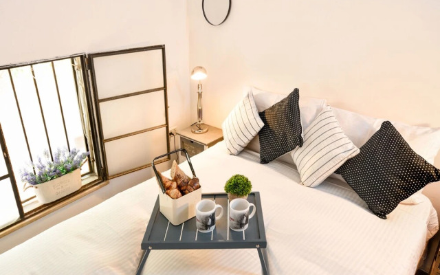 Modern-Rustic Haven in the City by Sea N Rent