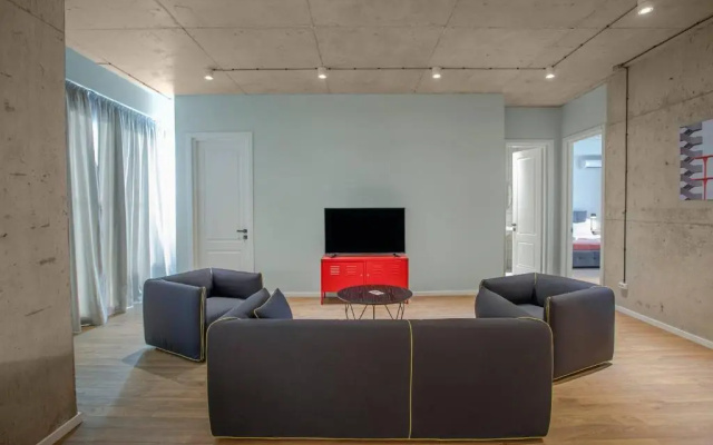 2BR apartment with 2 balconies in heart of the city