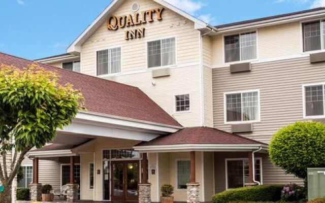 Quality Inn & Suites - 3 Stars