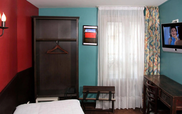 The Walled off Hotel Paris