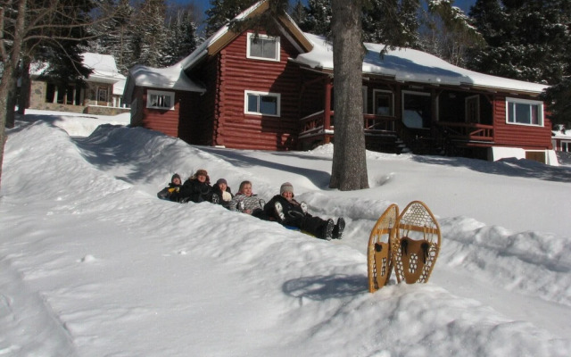 Kan-à-Mouche Pourvoirie Auberge et Chalets