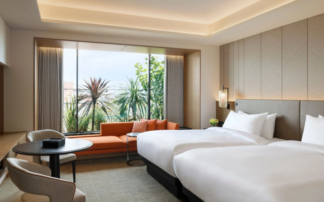 Tiad, Autograph Collection