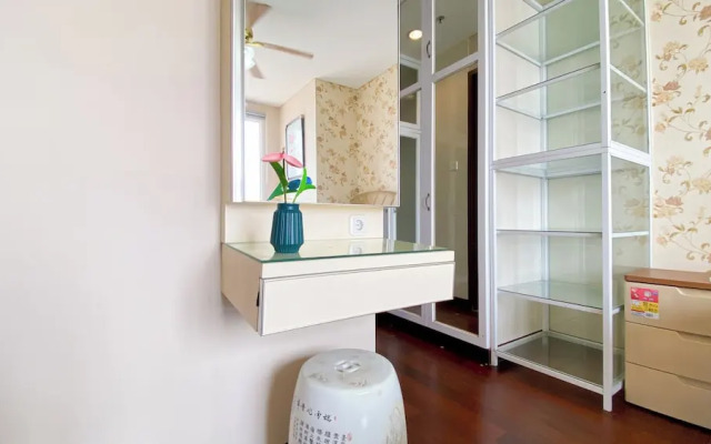 Modern Look 2Br At Lucky Tower Residence Apartment