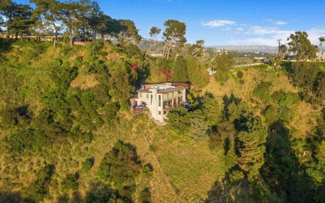 Summitridge - An Elegant Estate With Unobstructed City and Ocean Views
