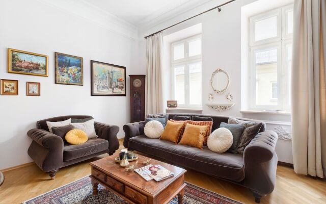 Cracovian Suite by Loft Affair