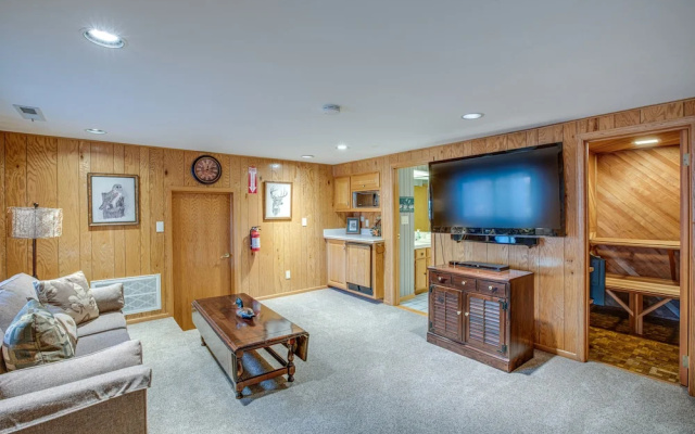 Close to Trails: Family-friendly Stateline Home!