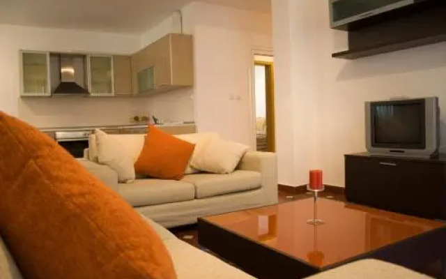 Sunny House Aparthotel