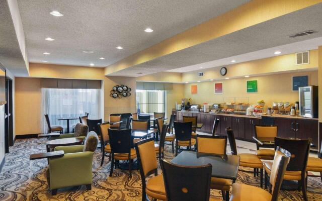 Comfort Suites DFW Airport